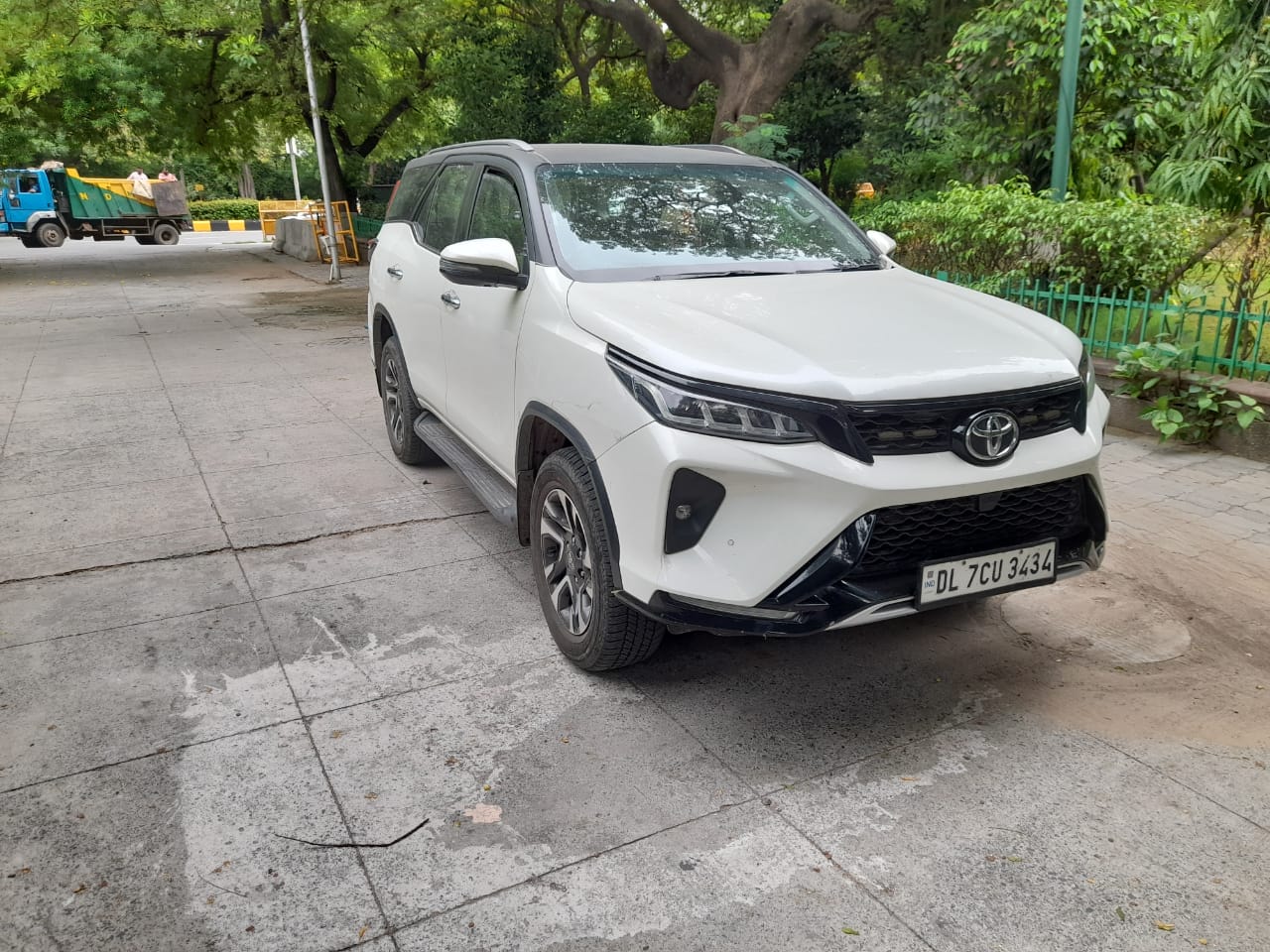 Secondhand Fortuner Lagender 4X4 Automatic car in Dwarka and Uttam Nagar