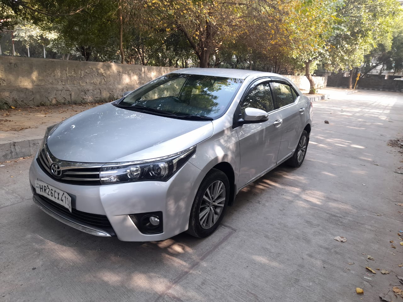 Secondhand Corolla Altis-GL Petrol car in Dwarka and Uttam Nagar