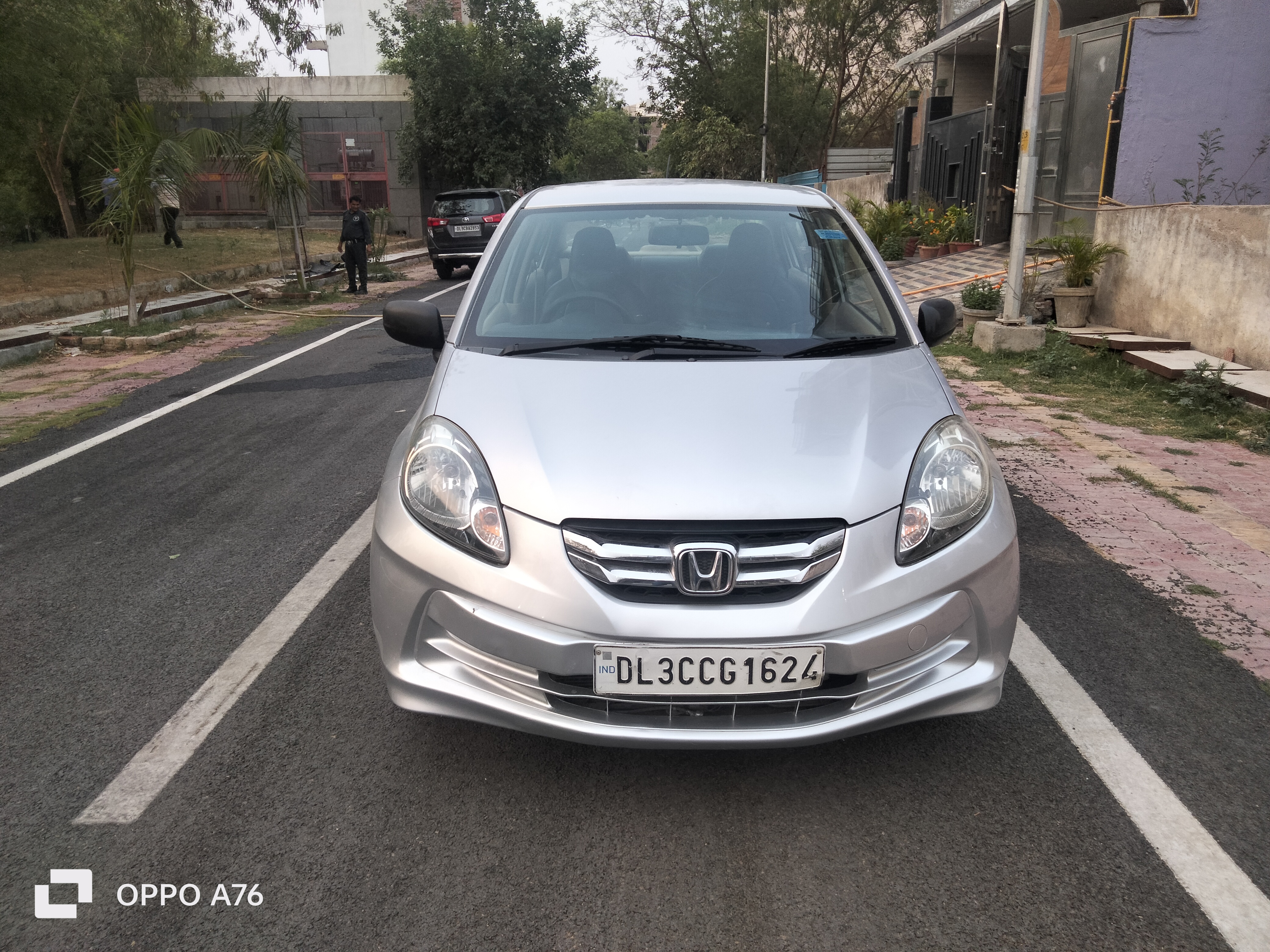 Secondhand Honda Amaze EMT Petrol Manual car in Dwarka and Uttam Nagar
